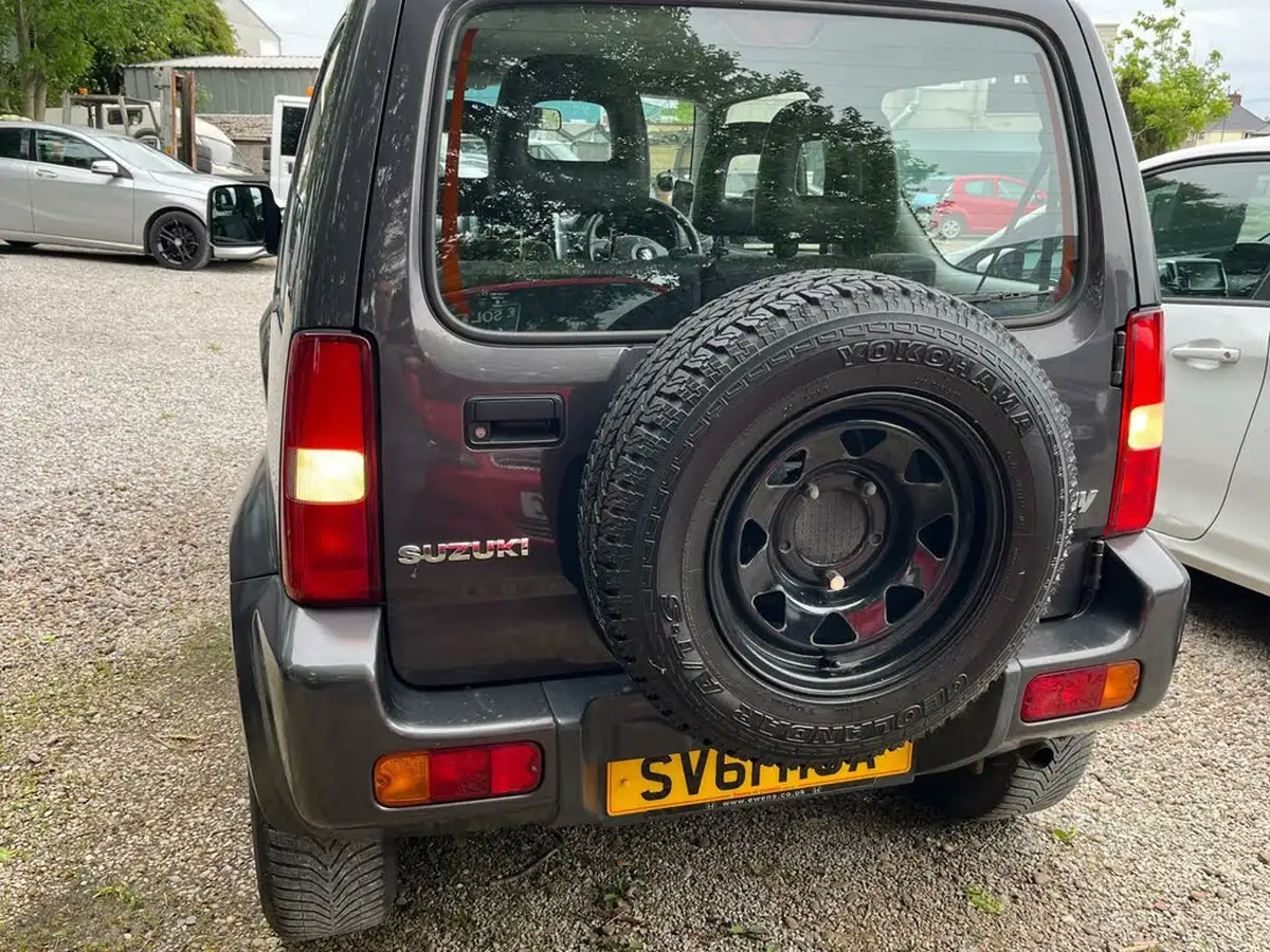 2011-suzuki-jimny-13-sz3-big-7