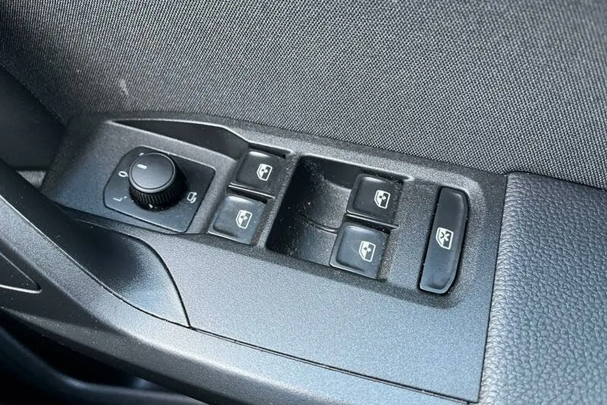 2021-seat-arona-10-tsi-fr-red-edition-big-15