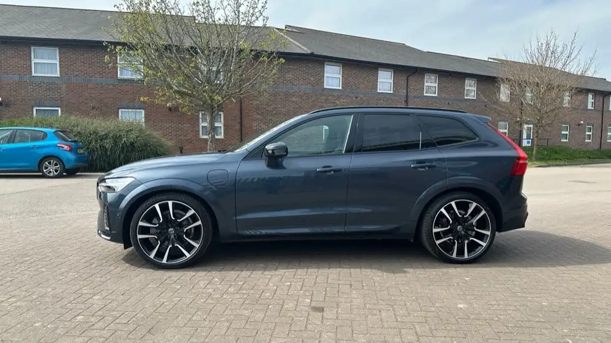 2022-volvo-xc60-20-t8-r-design-pro-455bhp-plug-in-hybrid-big-7