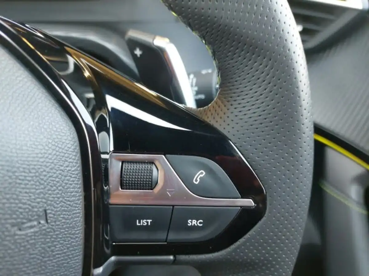 2024-peugeot-2008-suv-12-puretech-gt-130ps-eat8-big-17