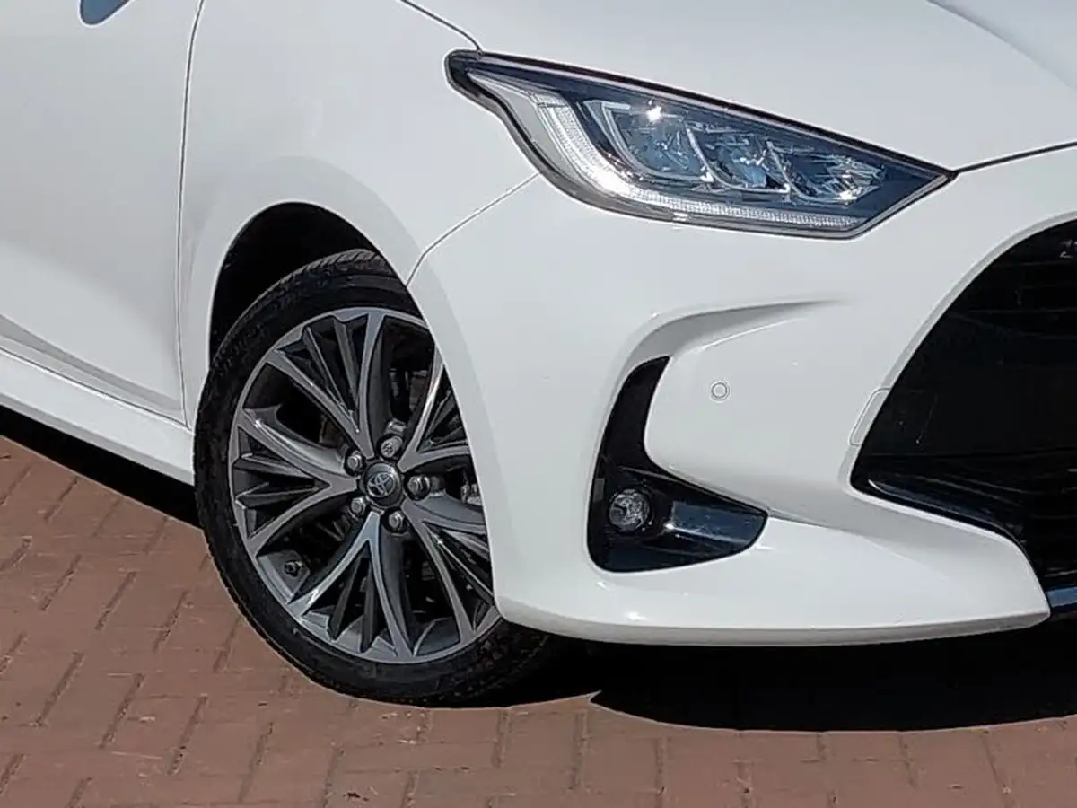 2023-toyota-yaris-15-vvt-i-excel-big-8
