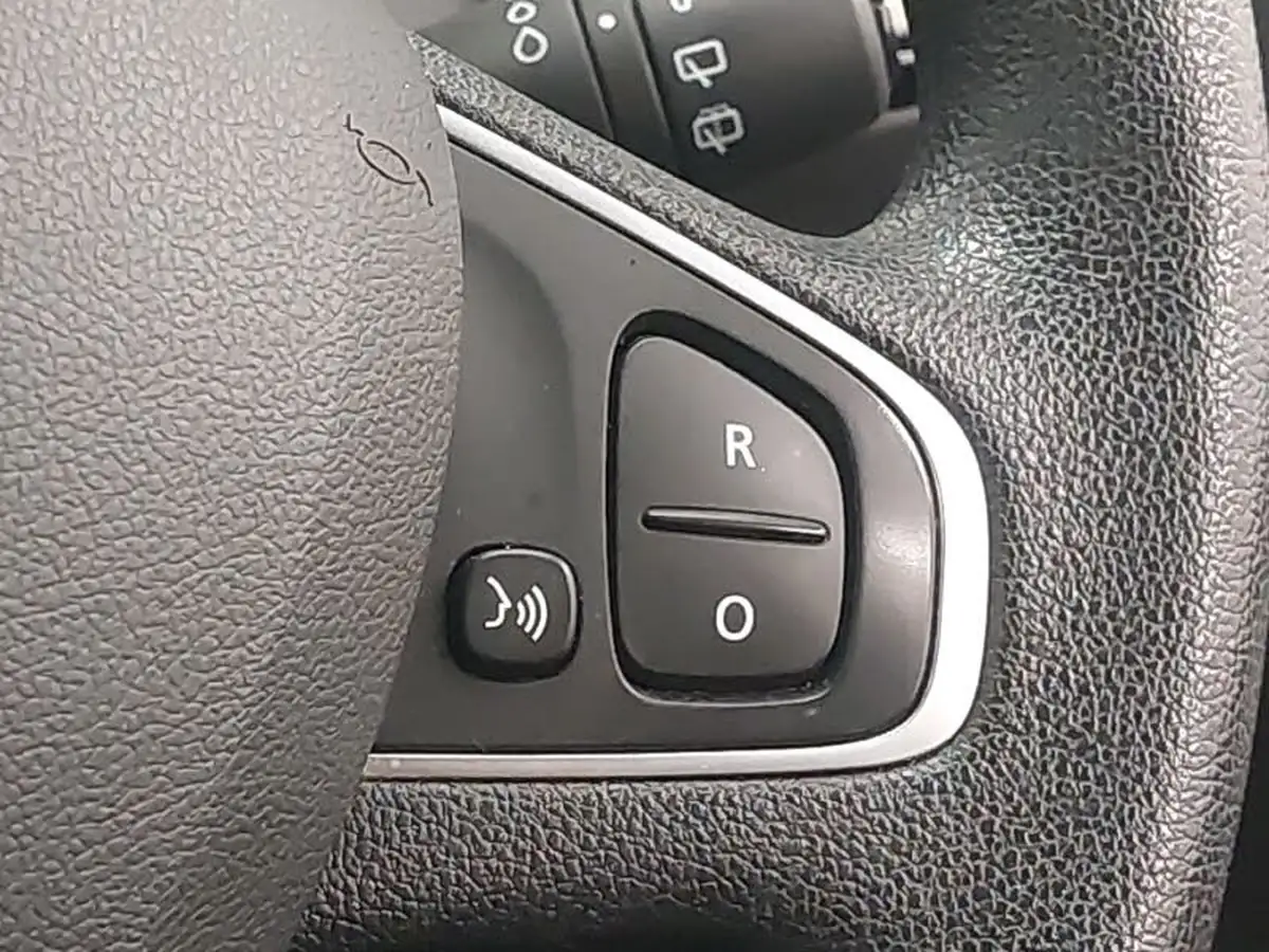 2019-renault-captur-09-tce-play-big-13