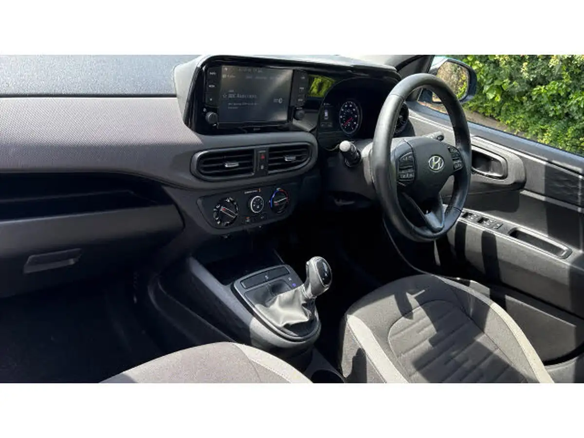 2023-hyundai-i10-12-se-connect-auto-big-8