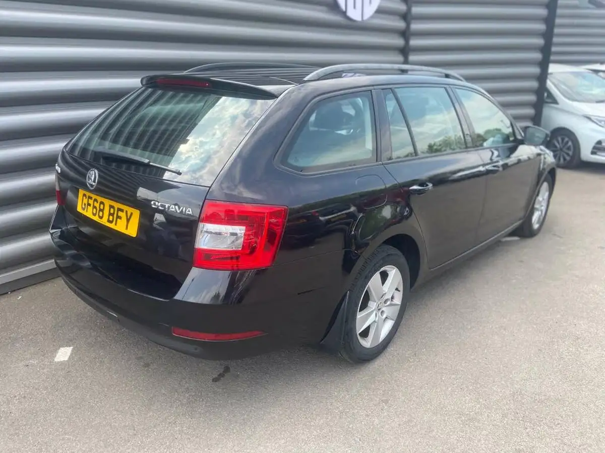2018-skoda-octavia-16tdi-se-scr-estate-dsg-big-10