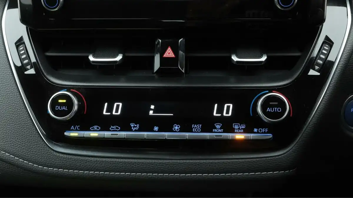 2022-toyota-corolla-18-vvt-i-icon-120bhp-trk-hatchback-5d-big-12