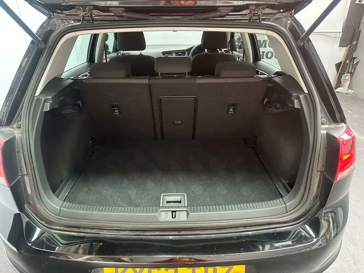 2013-volkswagen-golf-16tdi-se-ss-hatchback-5d-big-27