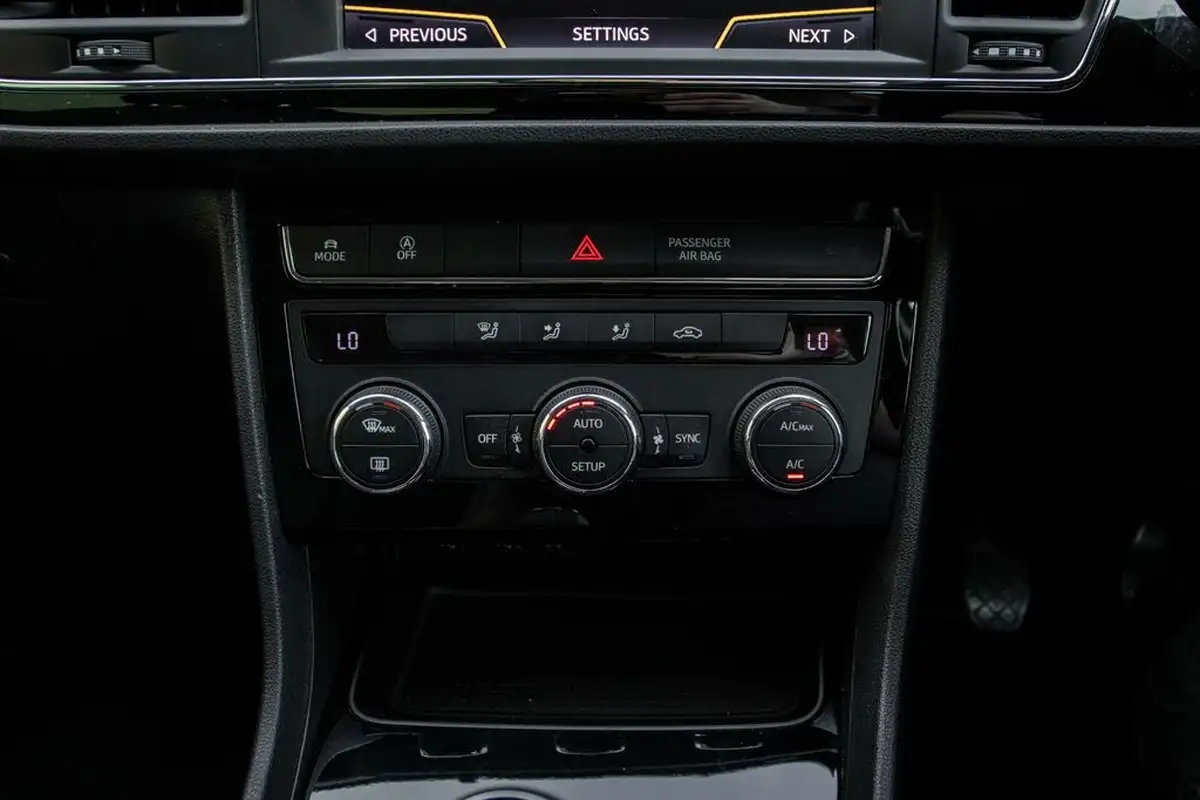 2018-seat-leon-14-tsi-fr-technology-hatchback-5d-big-32