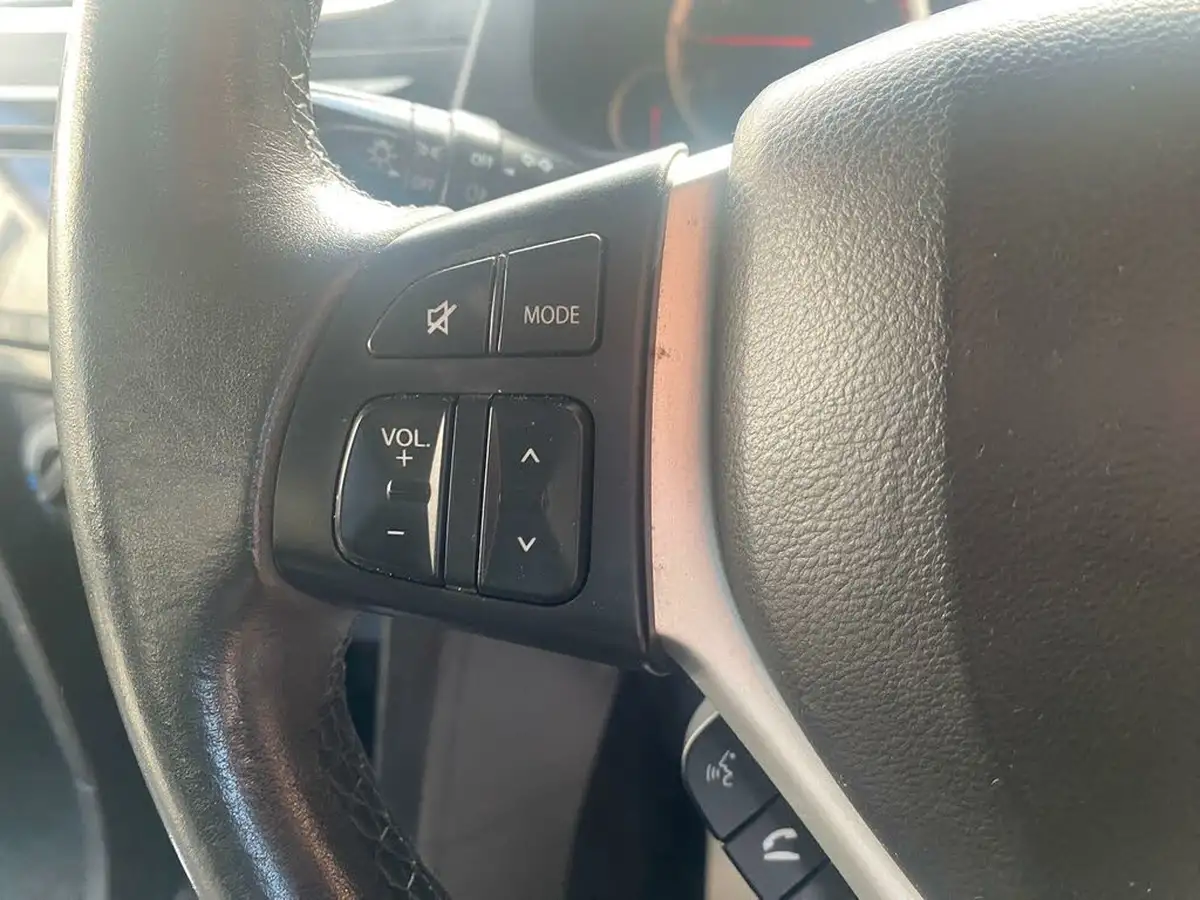 2014-suzuki-swift-12-sz-l-5d-big-30