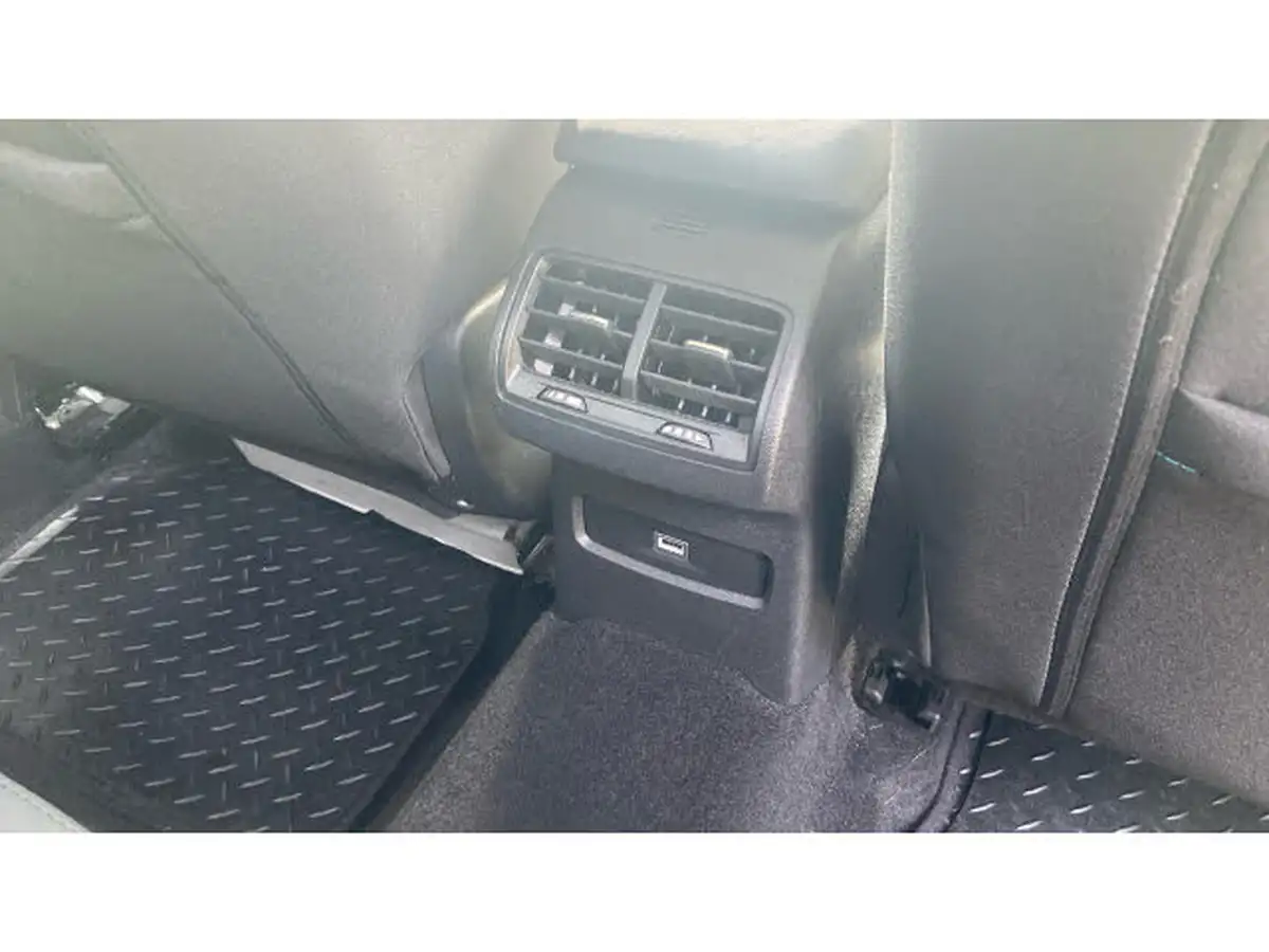 2021-citroen-c4-12-puretech-shine-130ps-big-32