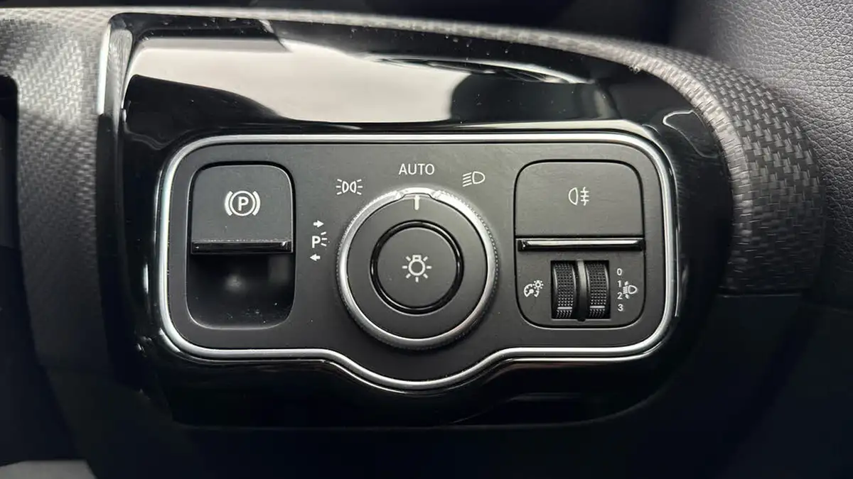 2022-mercedes-benz-a-class-20d-a180d-se-8g-dct-big-22