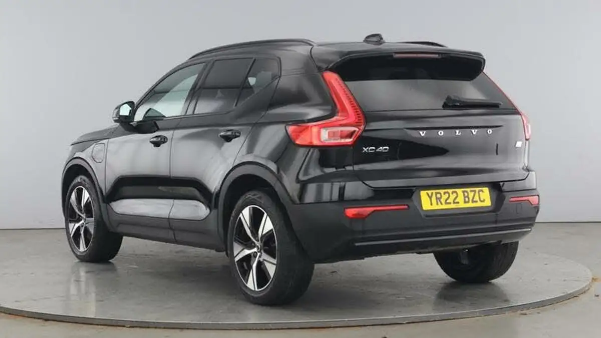 2022-volvo-xc40-15-t4-r-design-big-2