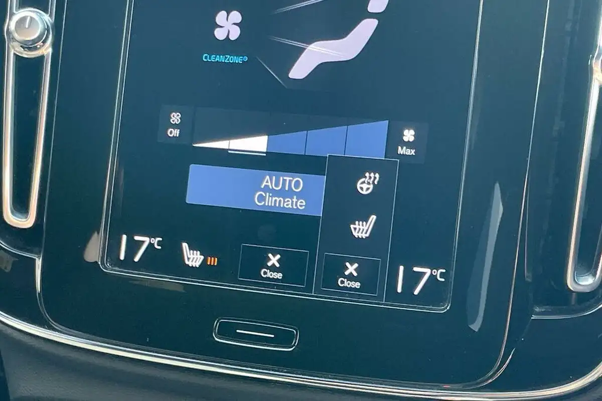 2022-volvo-xc40-15-t4-plus-big-38