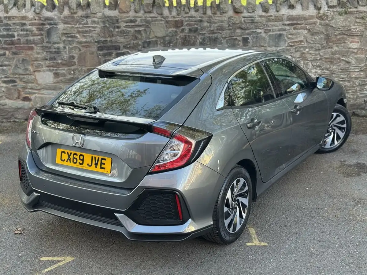 2019-honda-civic-10-vtec-turbo-se-hatchback-5d-big-19