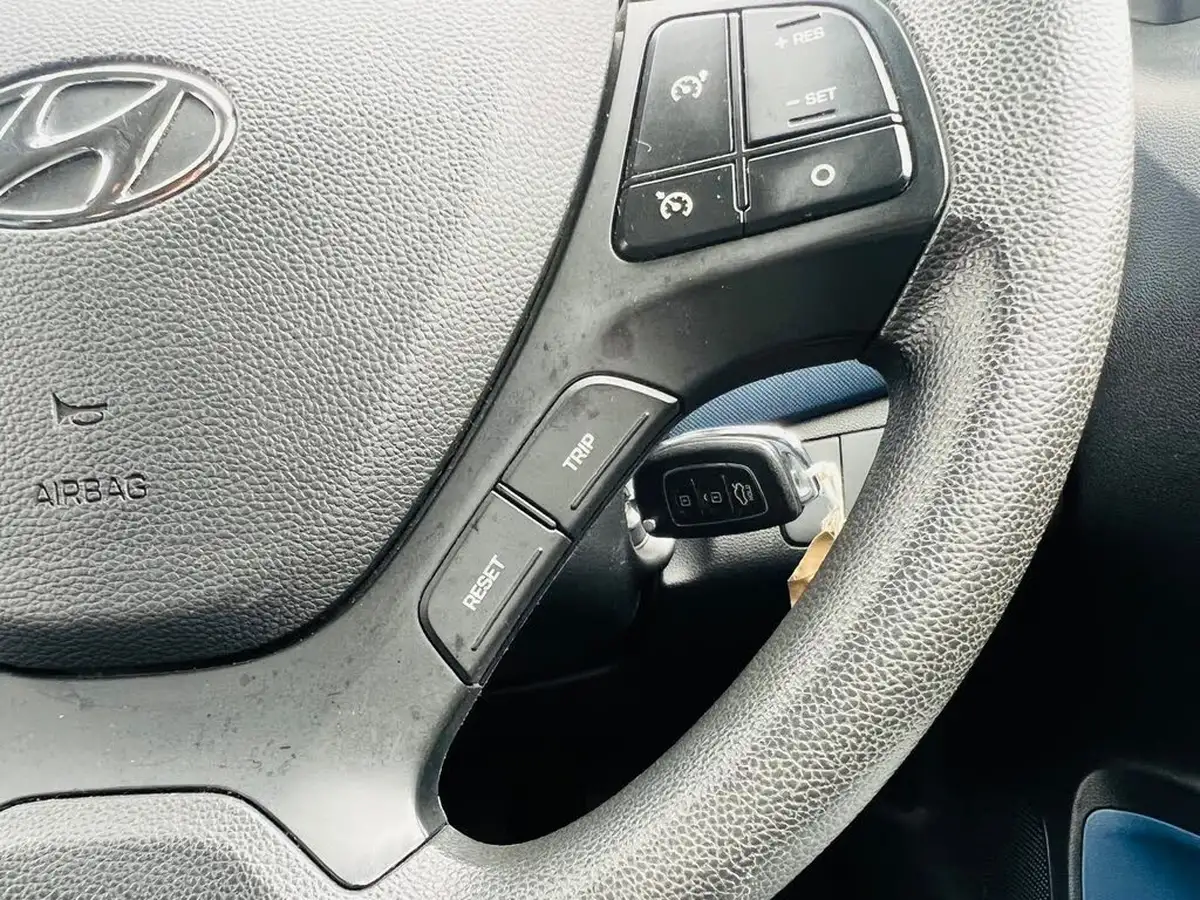 2015-hyundai-i10-10-se-big-24