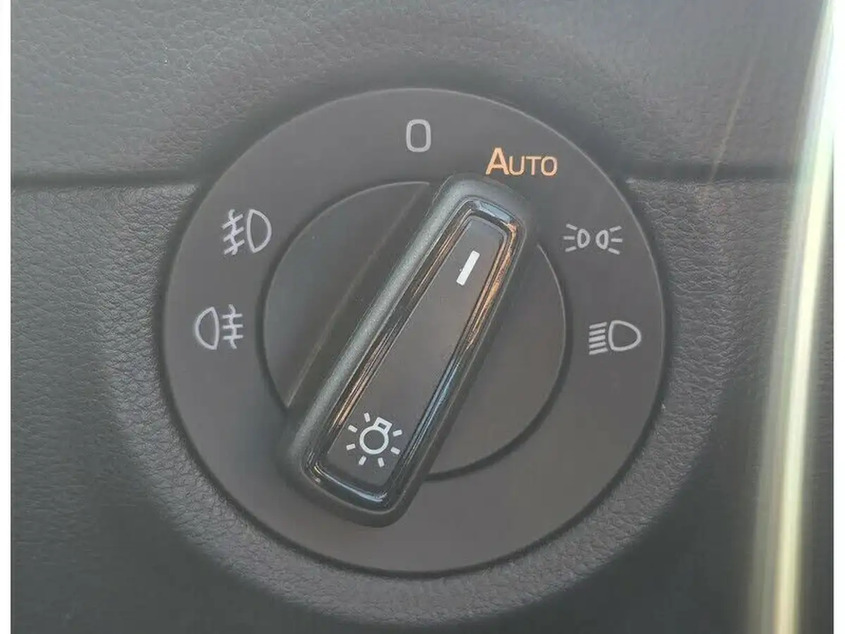 2020-skoda-octavia-16tdi-se-l-estate-big-14