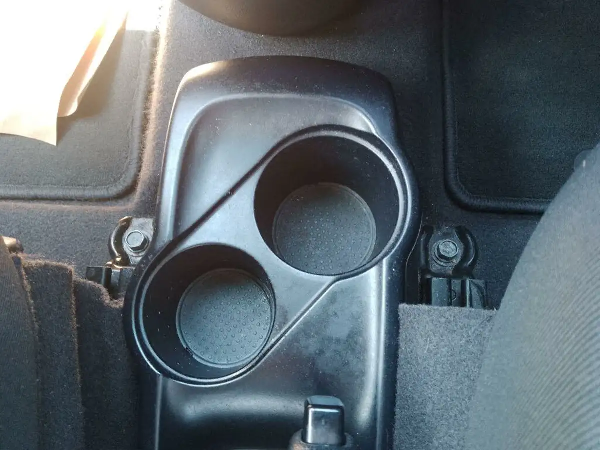 2012-hyundai-i10-12-active-big-9