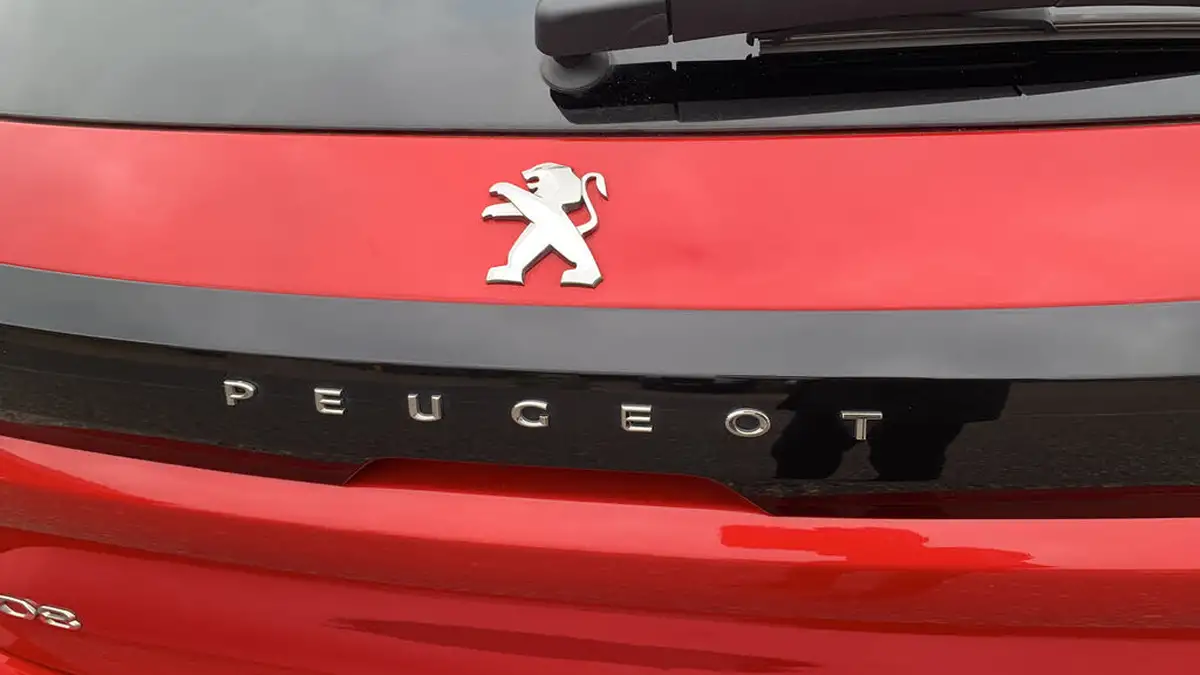 2023-peugeot-208-12-puretech-allure-premium-100ps-big-26