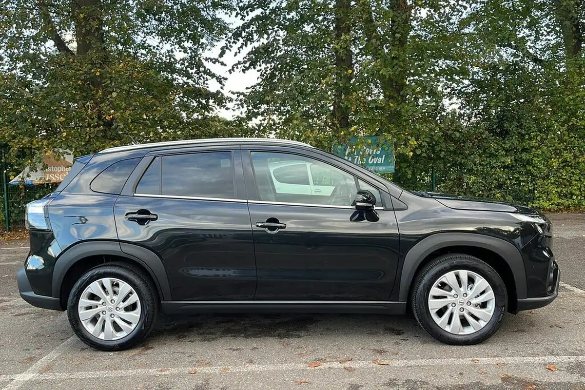 2024-suzuki-s-cross-15-motion-big-5