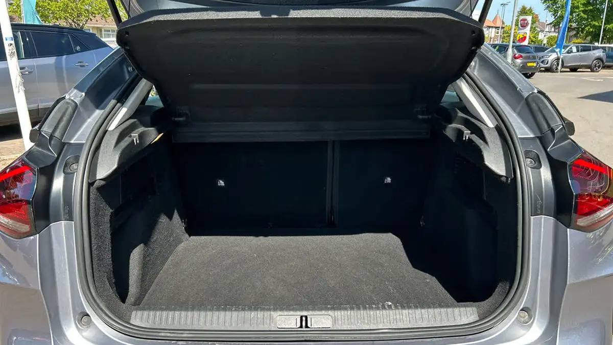 2023-citroen-c4-12-puretech-sense-big-18
