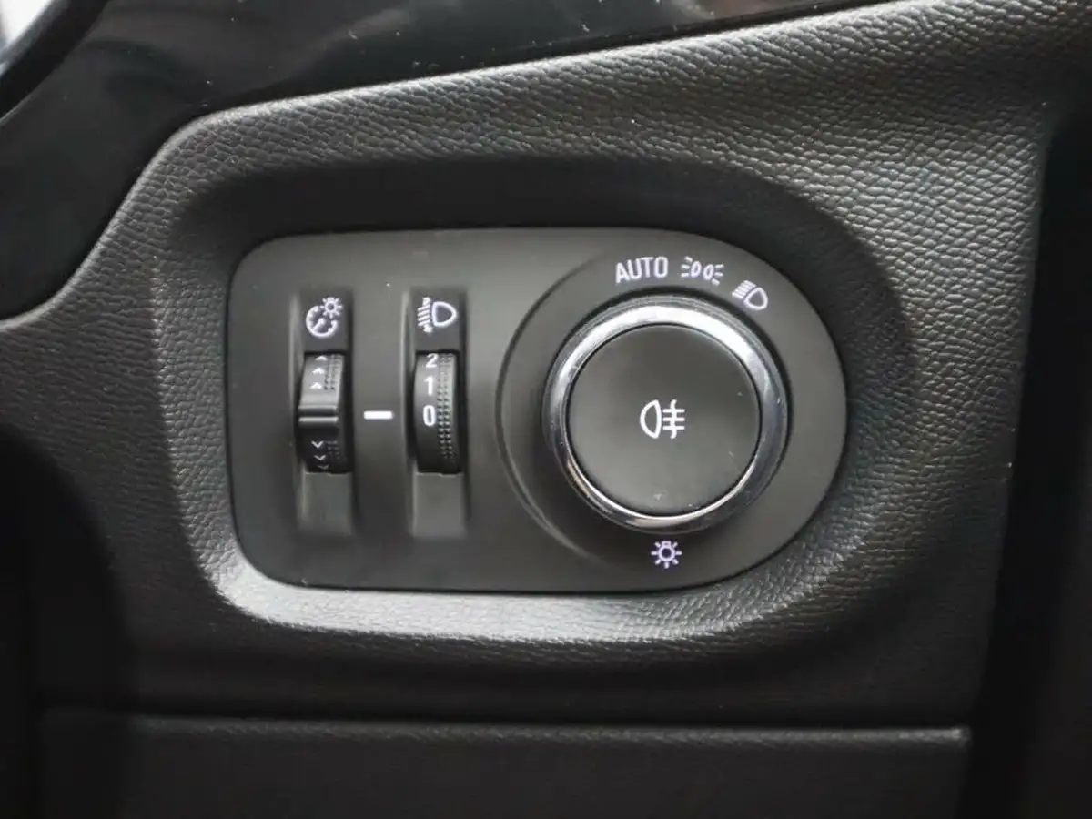 2021-vauxhall-corsa-12i-se-premium-big-34