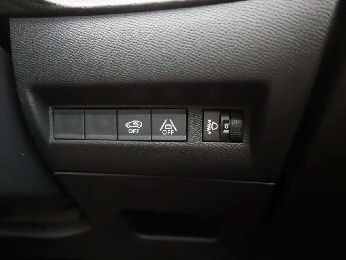 2023-peugeot-208-12-puretech-allure-premium-100ps-eat8-big-36