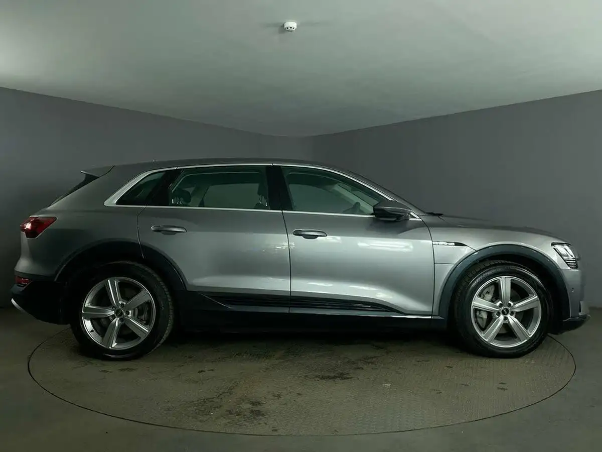 2022-audi-e-tron-55e-technik-station-wagon-big-8