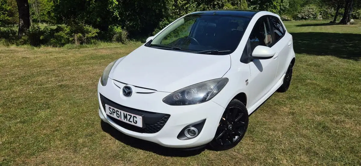 2011-mazda-mazda2-13-black-big-3