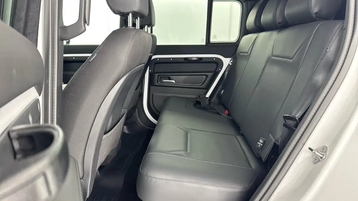 2024-land-rover-110-defender-big-13