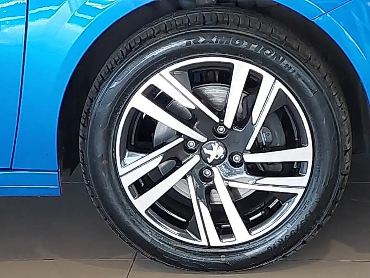 2022-peugeot-208-12-puretech-allure-premium-100ps-big-13