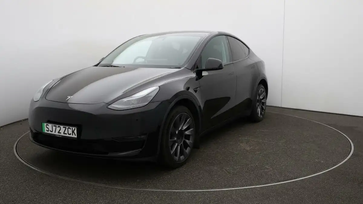 2022-tesla-model-y-e-long-range-big-35