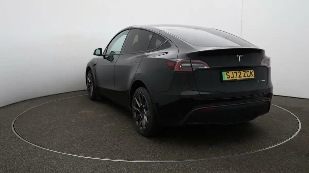 2022-tesla-model-y-e-long-range-big-59