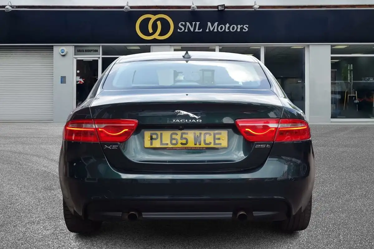 2015-jaguar-xe-20-portfolio-big-6