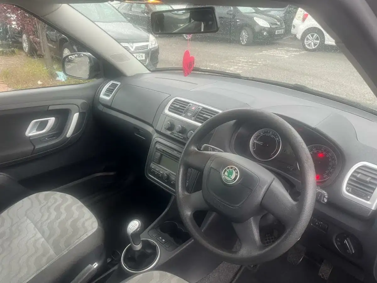 2009-skoda-fabia-14td-greenline-hatchback-big-6
