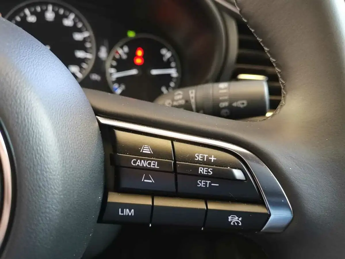 2025-mazda-mazda3-20-e-skyactiv-x-exclusive-line-hatchback-5d-big-28