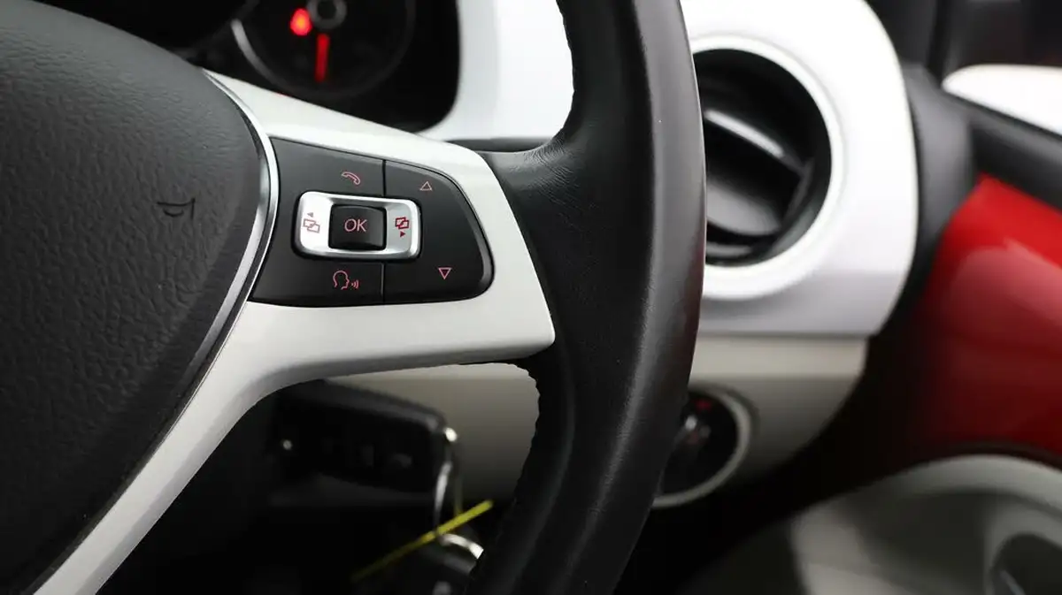 2022-volkswagen-up-10-up-beats-big-36