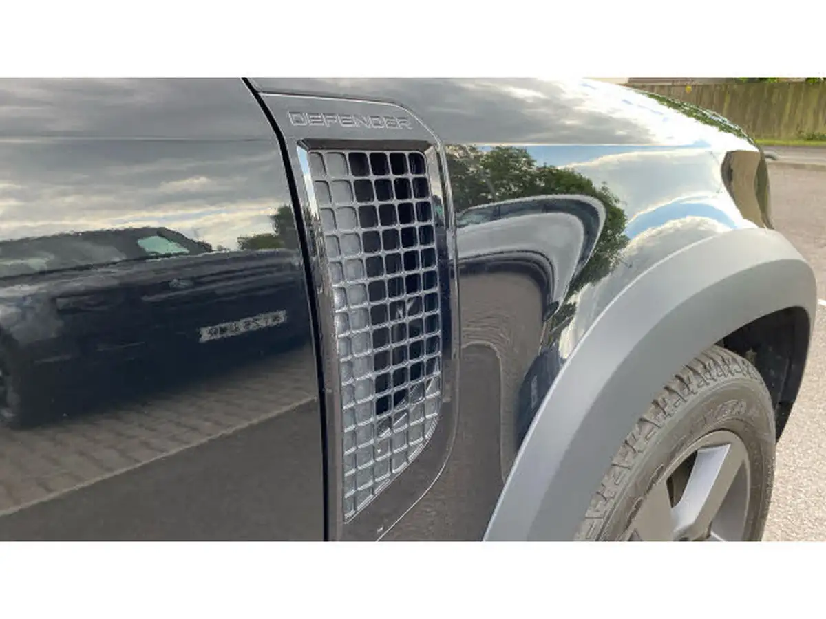 2023-land-rover-90-defender-50-p525-v8-big-21