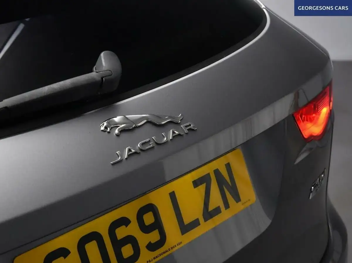 2019-jaguar-f-pace-20-i4d-chequered-flag-180ps-big-14
