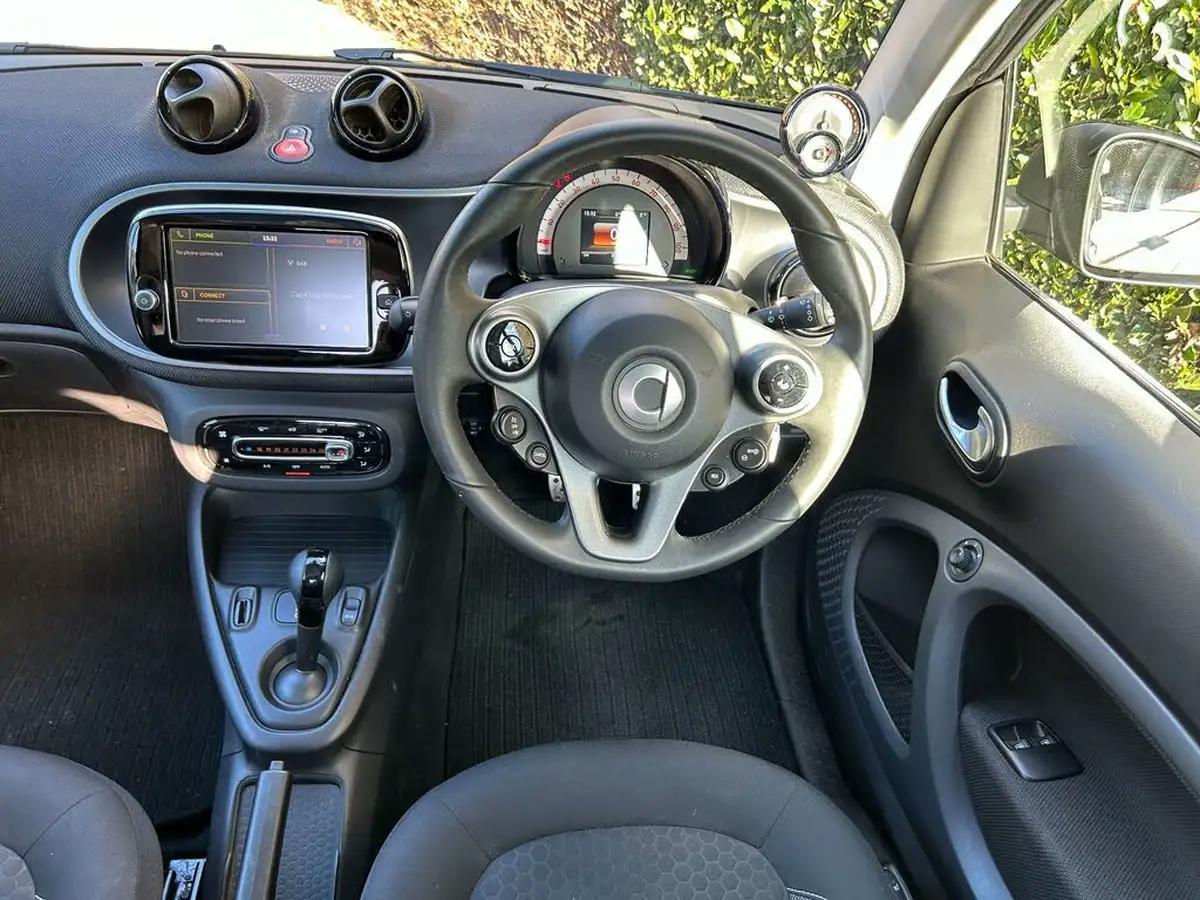 2021-smart-fortwo-eq-premium-coupe-big-10