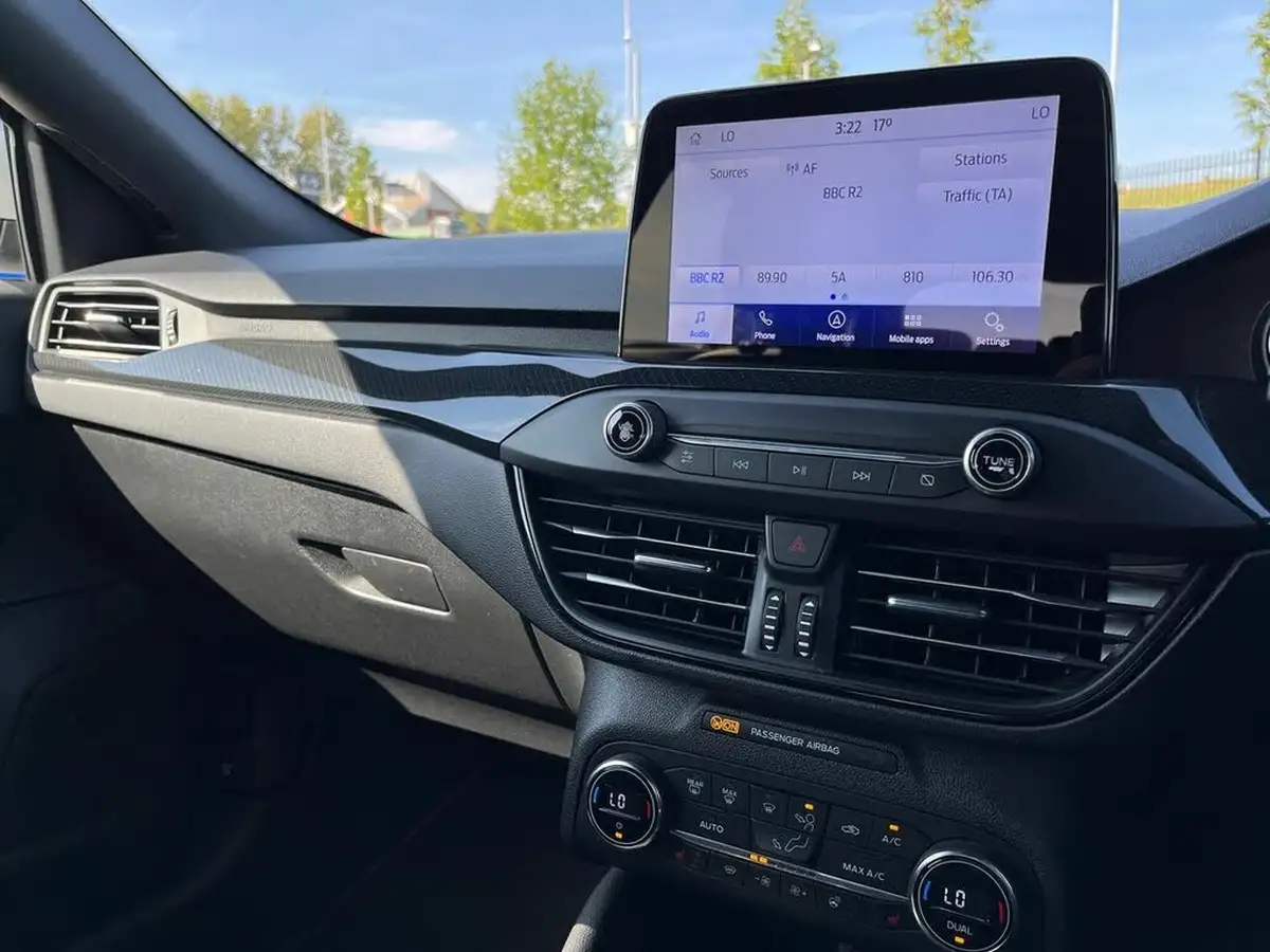 2020-ford-focus-15-st-line-x-hatchback-big-34