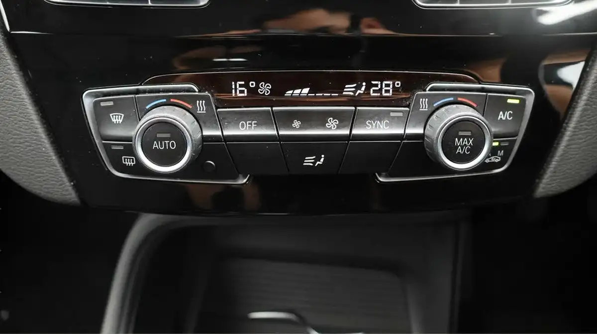 2020-bmw-x1-15-sdrive18i-se-big-12