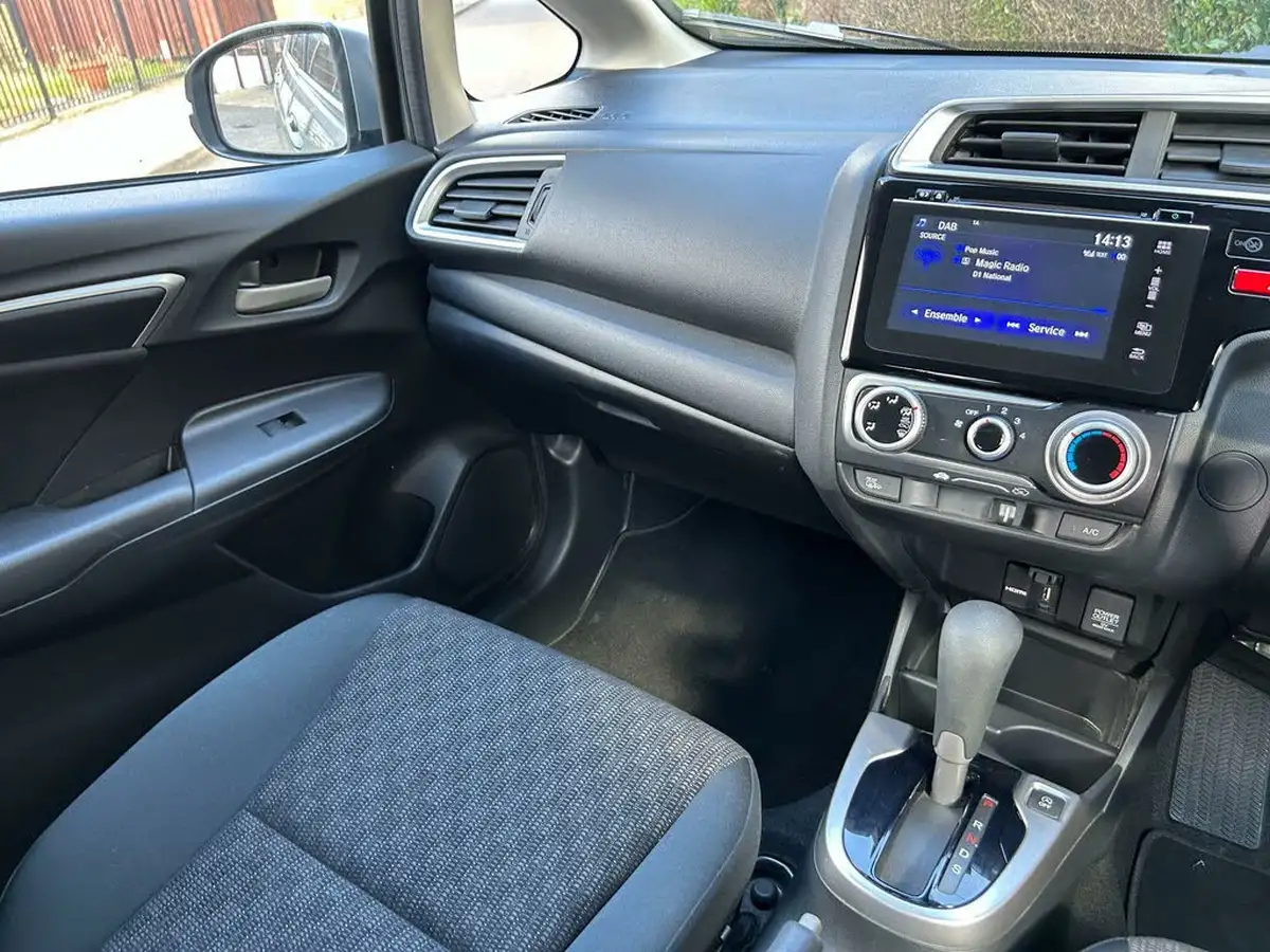 2016-honda-jazz-13-i-vtec-se-cvt-big-11
