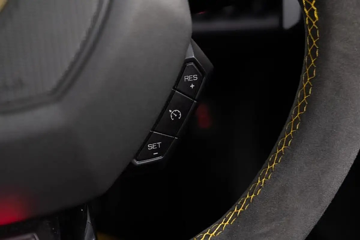 2021-lamborghini-huracan-52-evo-640ps-4wd-spyder-big-11