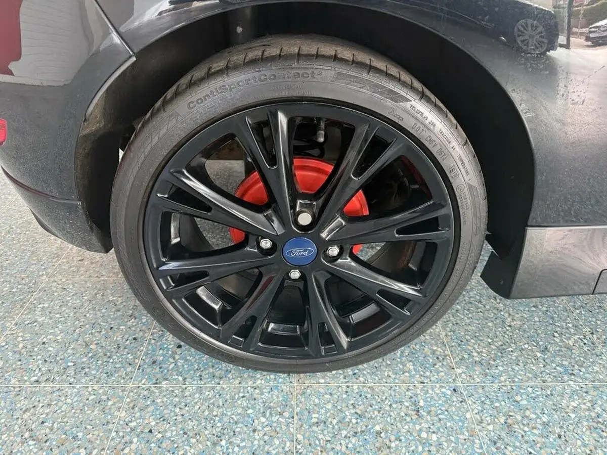2015-ford-fiesta-10-zetec-s-black-edition-big-2