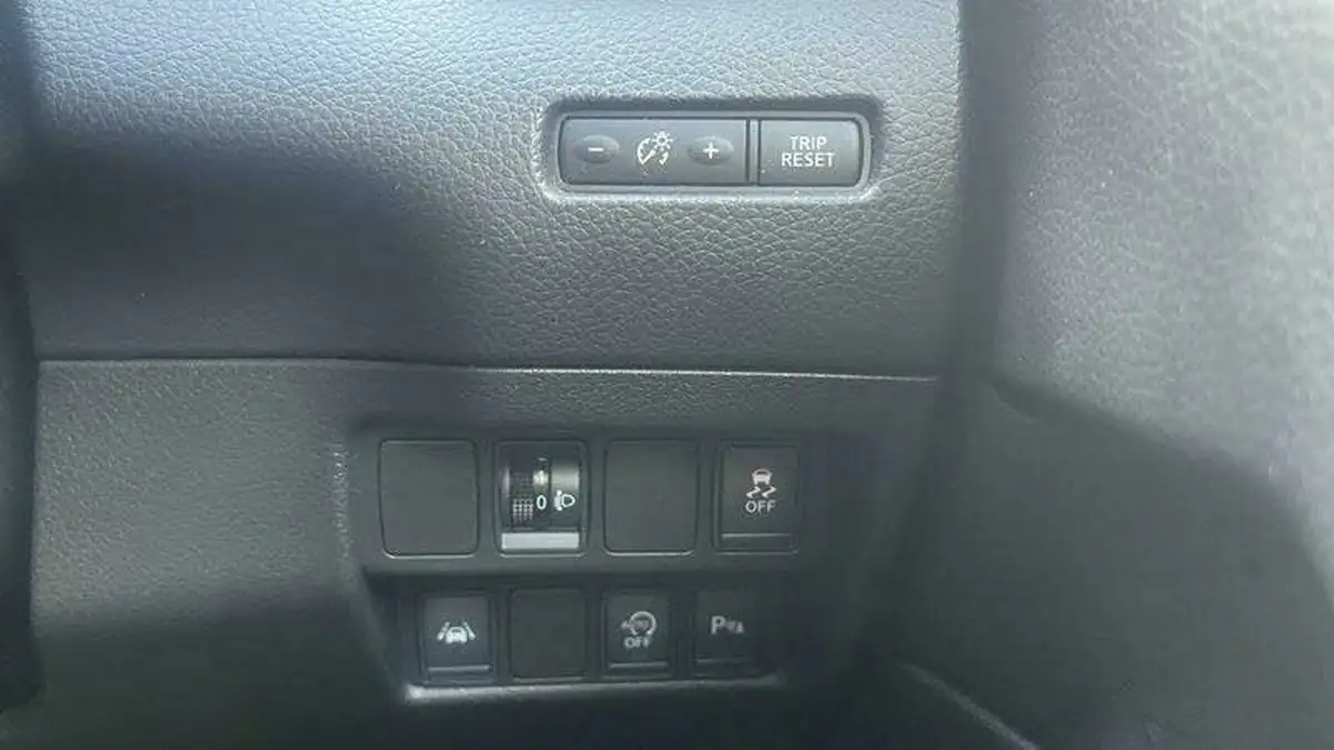 2014-nissan-qashqai-12-acenta-premium-big-18