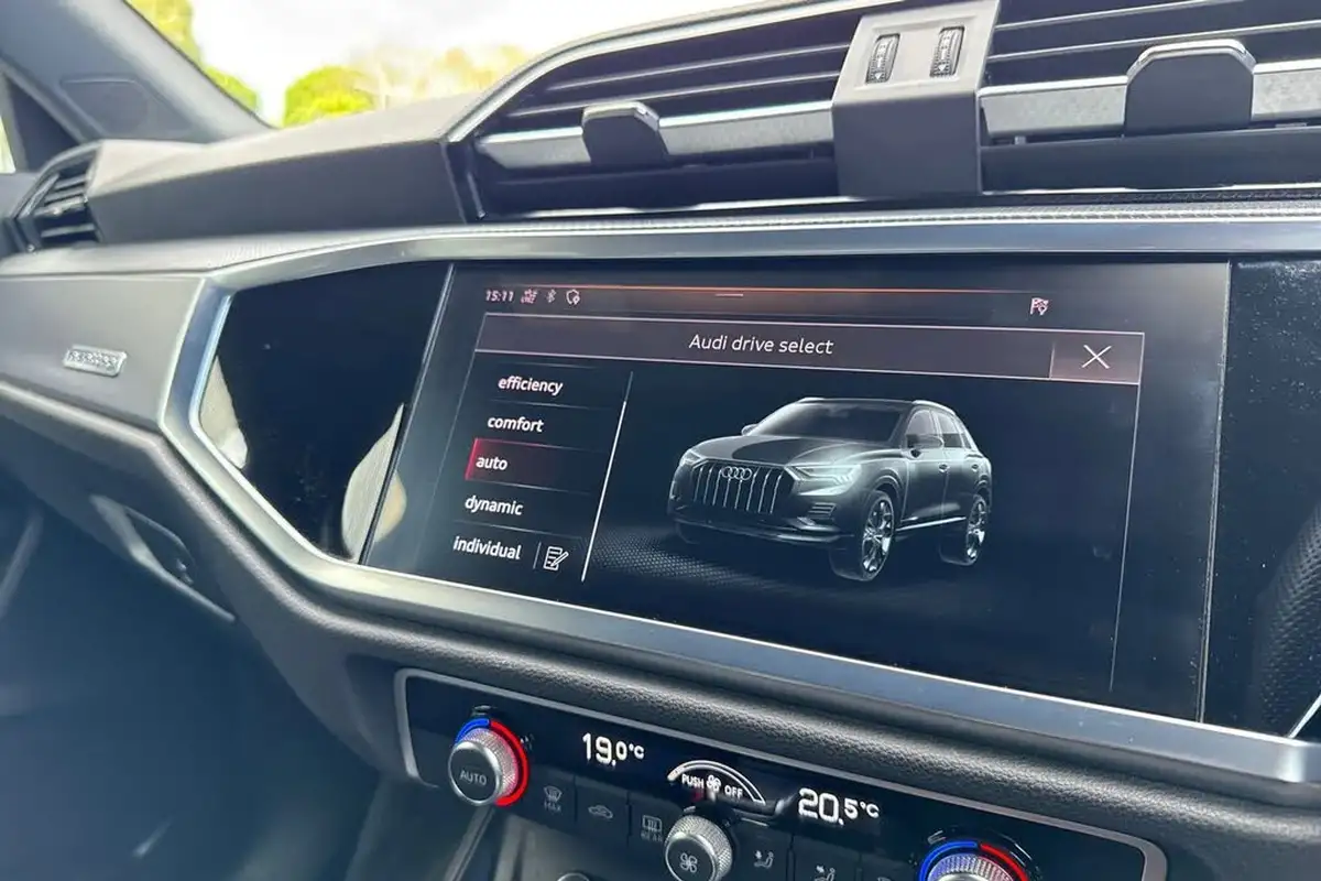 2019-audi-q3-20-40-tfsi-s-line-big-56