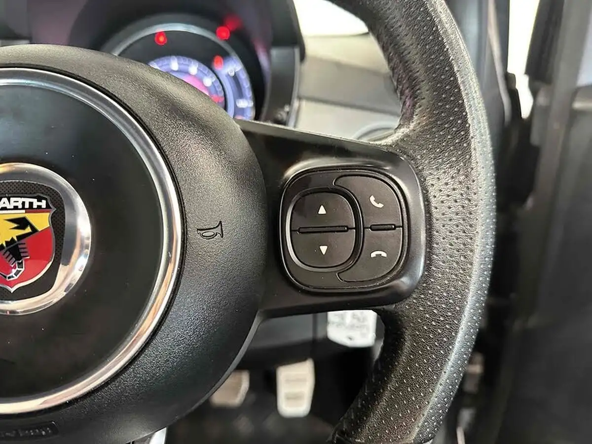 2017-abarth-595-14-tjet-big-24