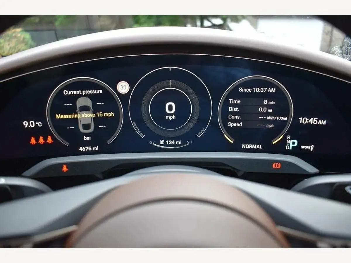 2020-porsche-taycan-e-turbo-s-big-15