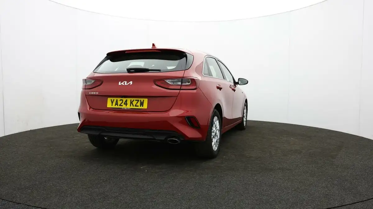 2024-kia-ceed-15-t-gdi-2-138bhp-hatchback-big-73