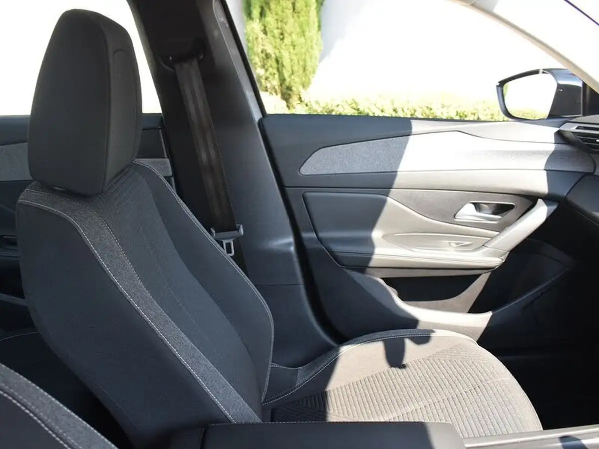 2022-peugeot-308-12-puretech-active-premium-130bhp-eat8-big-17
