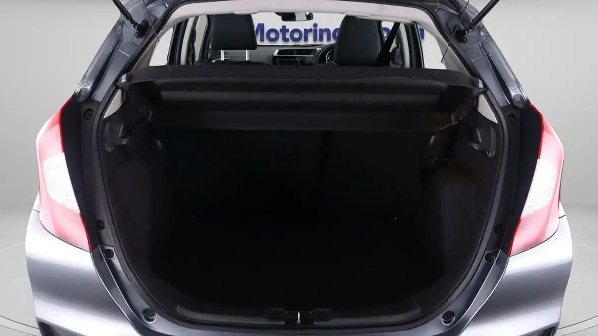 2019-honda-jazz-13-i-vtec-s-big-16